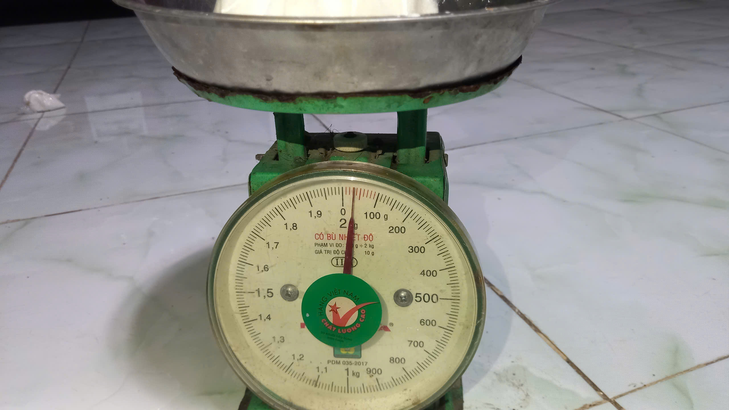 Cận cảnh cân 33,4g đường